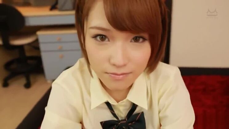 Reizende asiatische Schlampe bei einem Fetisch-Sexvideo