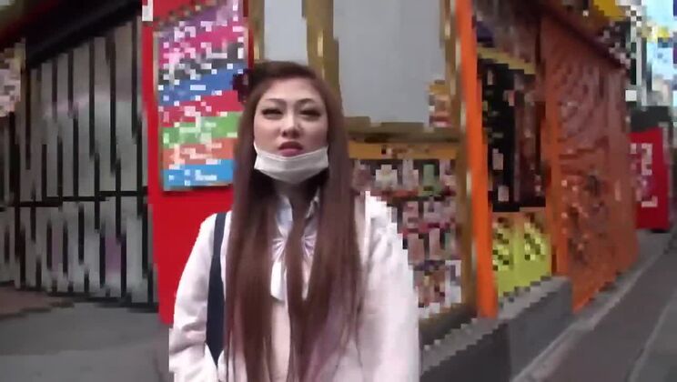 Göttliche japanische Hure in brutalem Gruppenvergewaltigung