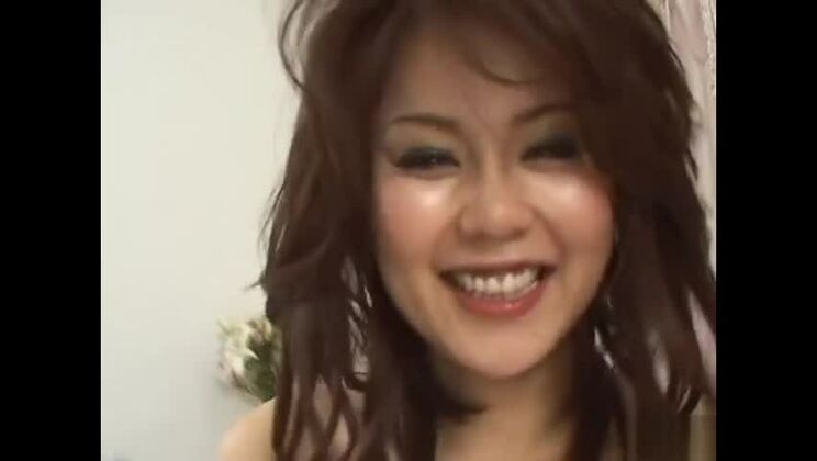 Verführerische, buschige japanische Megu Ayase beim wilden Hardcore-Drilling