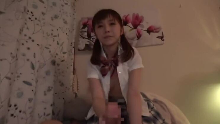 Atemberaubendes asiatisches Mädchen in wunderschönem Cosplay-Pornofilm