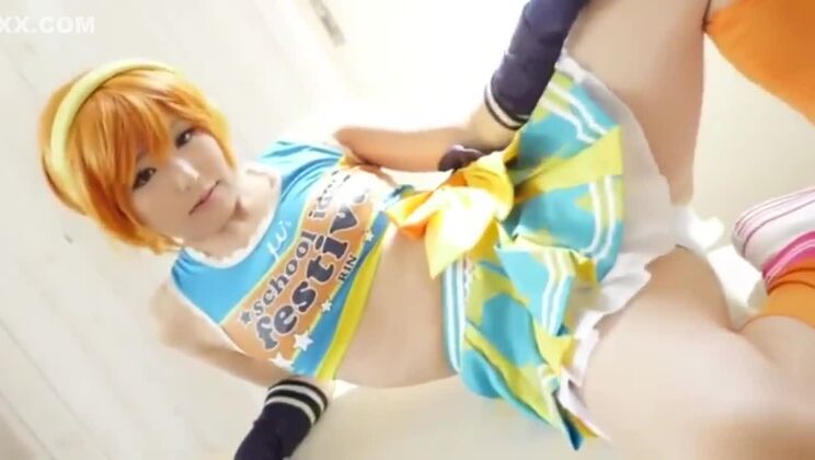 Attraktive, kleinbrüstige Japanerin bei einem fantastischen Cosplay-Pornovideo