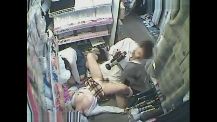 Wunderschöne Asiatin wird in einem Amateurpornovideo gefickt