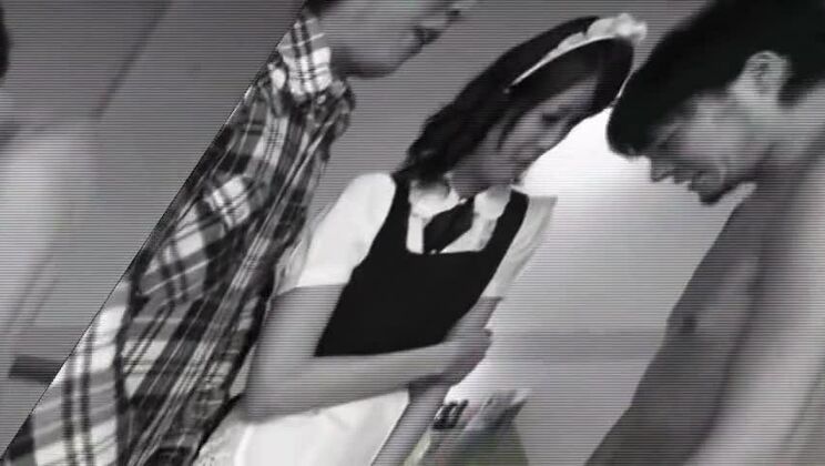 Die reizende Japanerin Rin Hitomi freute sich über eine Gesichtsspritze mit Sperma.