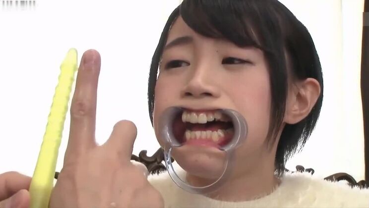 Himmlische asiatische Huzzy haben gerne Fetisch-Spaß