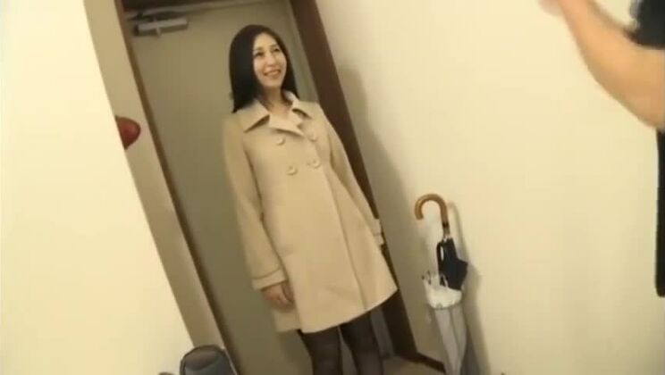 Atemberaubende, vollbusige Japanerin