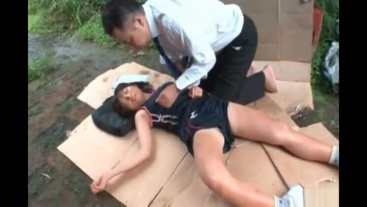 Reizende orientalische Hure in großartigem Amateurporno