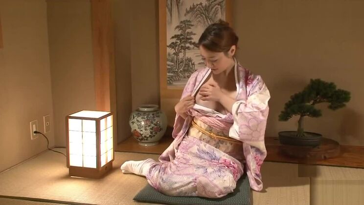 Eine sympathische japanische Hure hat amateurhaften Spaß