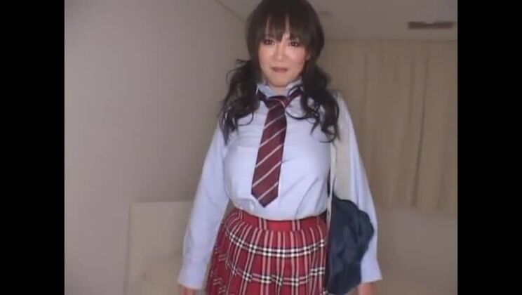 Die attraktive, vollbusige Japanerin Mai Nadasaka wird in atemberaubenden Nahaufnahmen gefickt.