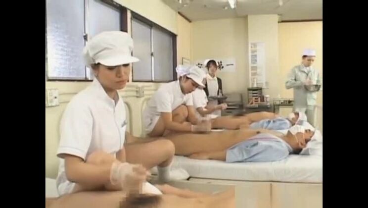 Himmlische asiatische Schlampe in heißem Gruppenporno-Video