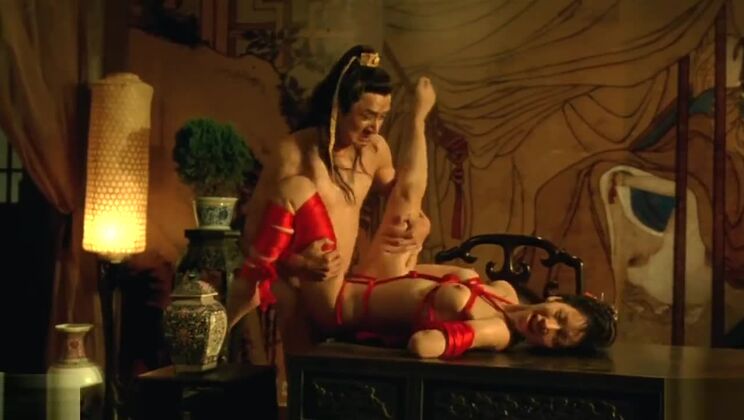 Atemberaubende Japanerin in einem extrem heißen Hardcore-Video