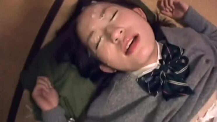 Die bezaubernde Asiatin Hana Aoyama beim Bukkake-Akt