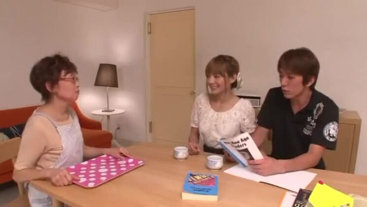 Reizende, üppige orientalische Schlampe in einem echten Hardcore-Video