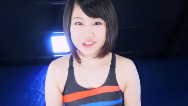 Verführerische Japanerin erlebt unglaublichen Hardcore-Sex