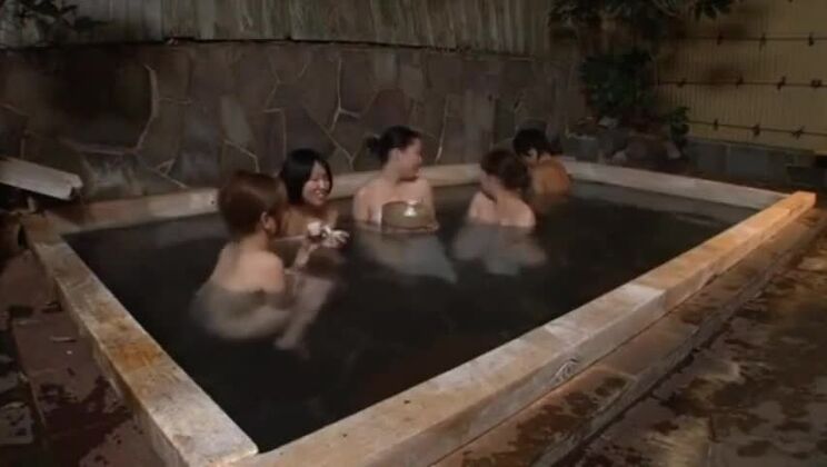 Attraktive Asiatin erlebt unglaublichen Amateur-Fick