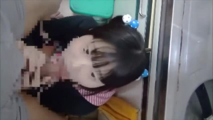 Die wunderschöne Asiatin Shizuku Natsukawa in einem Fetisch-Pornofilm