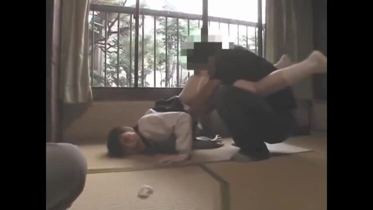 Die göttliche Japanerin Asami Fujimoto in echtem Fußfetisch-Pornofilm