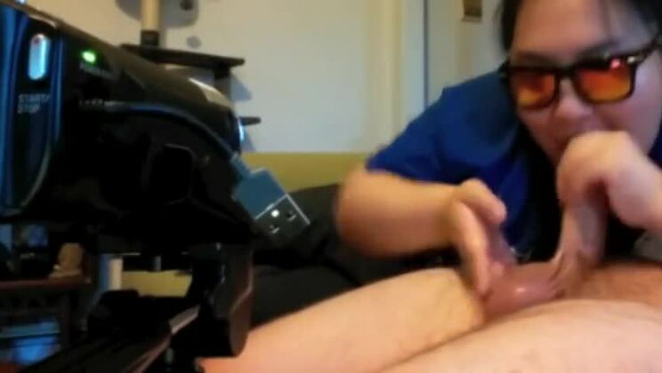 Die heiße, vollbusige Asiatin Yoshie Mizuno in einem fantastischen Cosplay-Pornovideo