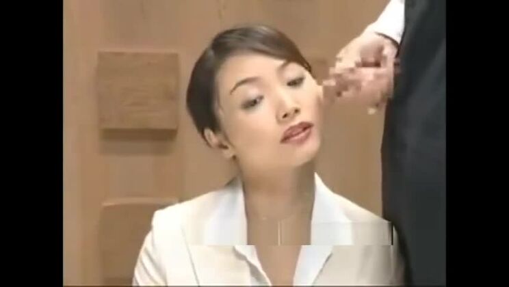 Attraktive, üppige Asiatin in einem wunderschönen Fetisch-Sexvideo