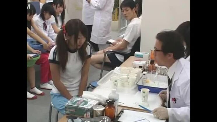 Geile Japanerin in bester Öffentlichkeit, Teens JAV-Clip