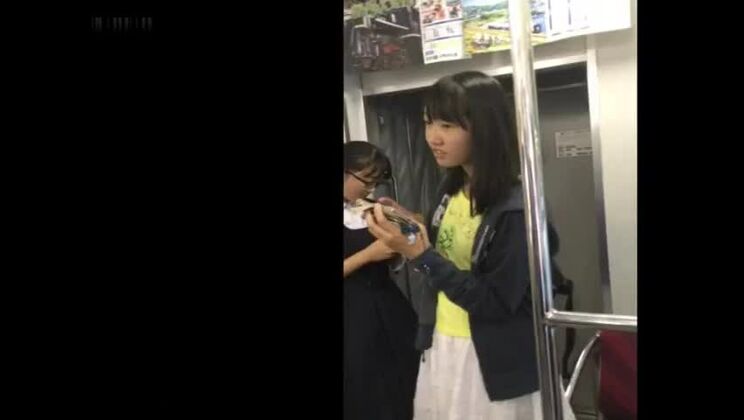 Versuchen Sie, das japanische Mädchen in der exklusiven Version des Crazy JAV-Clips zu sehen.