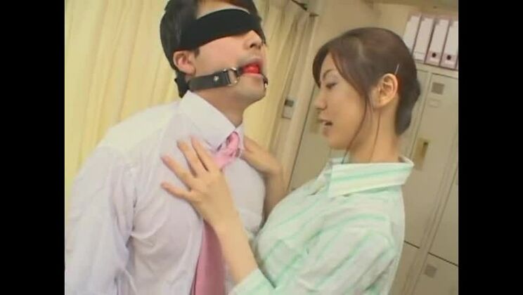 Geile Erwachsenenfilme mit Bezug zum Orgasmus: Gesichtsspritzer – versuche, auf einen hübschen zu achten