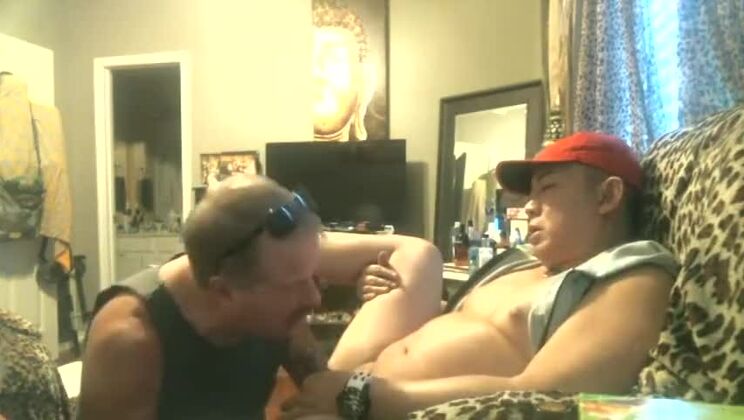 Opa braucht auch Schwanz und Sperma :)