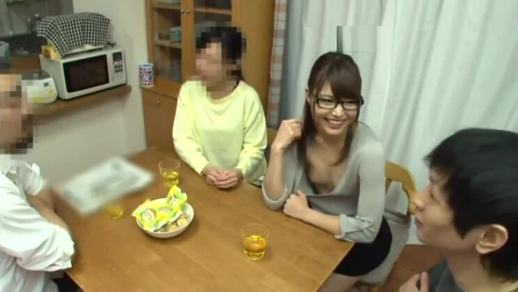 Atemberaubende Japanerin in einem einzigartigen HD-JAV-Film.