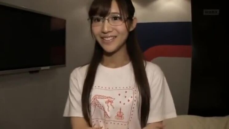 Unglaubliches japanisches Model in dem ungeschnittenen JAV-Film „New Small Tits, Babes“.