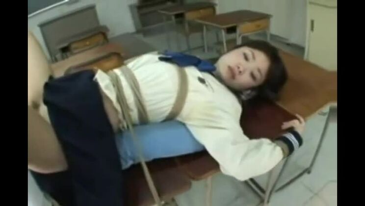 Japanische Hure im verrücktesten Hardcore-JAV-Video ansehen