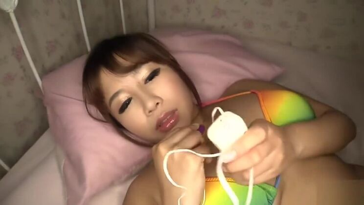 Unglaubliche Japanerin in der exklusiven Version des JAV-Films „Craziest Babes, Big Tits“.