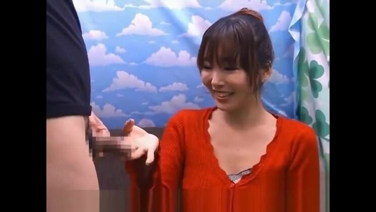 Wunderschöne, sexy Japanerin neckt Mann