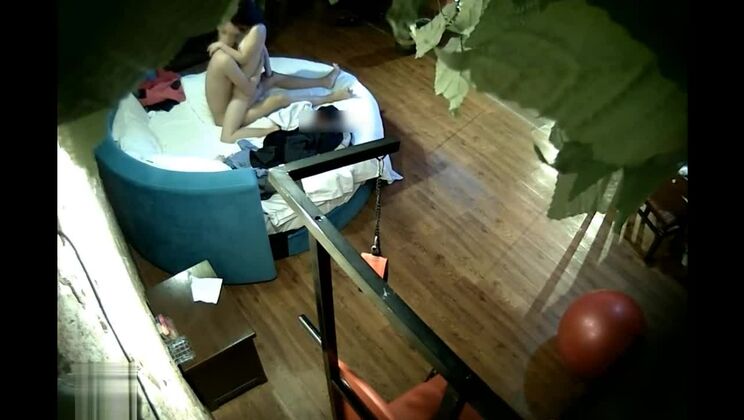 Wildes japanisches Mädchen beim Handjob-Gucken, JAV-Clip mit großem Po wie in deinen Träumen