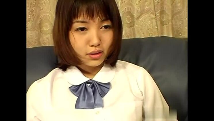 Verrückte japanische Schlampe in einem fantastischen unzensierten JAV-Film über ein College-Mädchen.