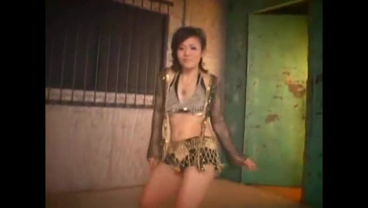 Die verrückte japanische Schlampe Konomi Takahara in einem geilen Cunnilingus- und Handjob-JAV-Film