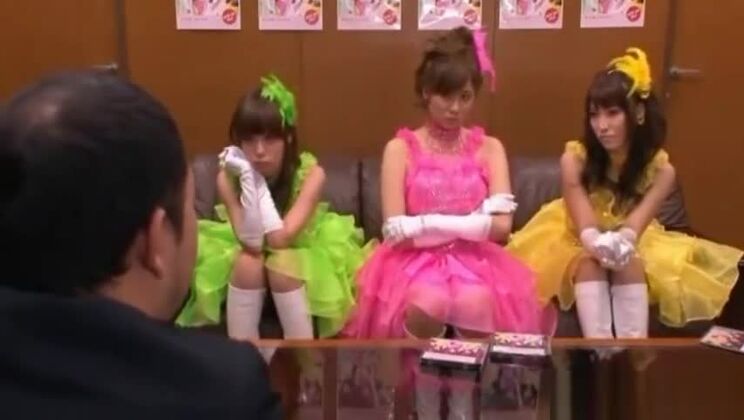 Verrückte japanische Schlampe im JAV-Video wird dich versklaven