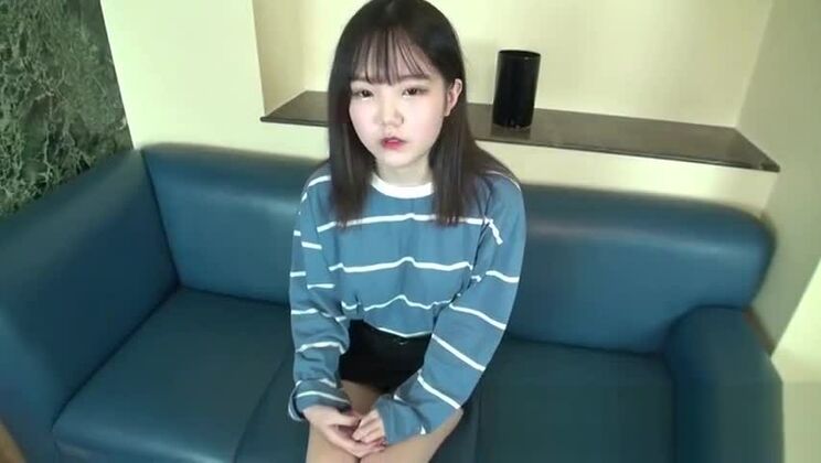 Zierliche japanische Teenagerin beim ersten Casting Teil 1