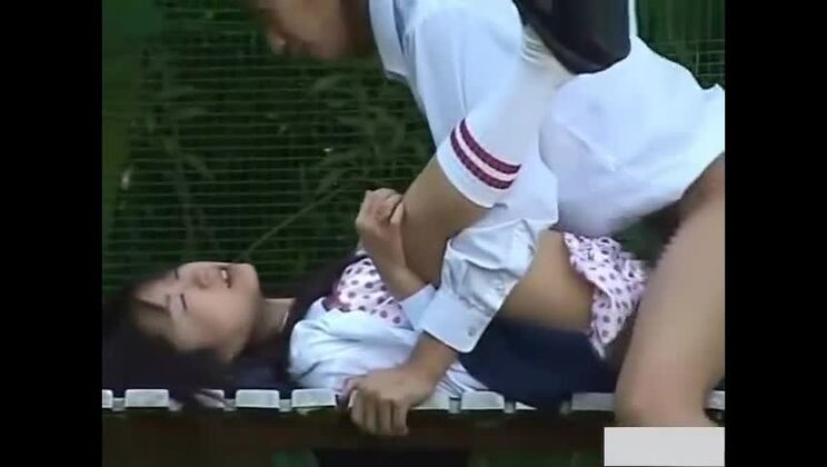 Sexuell aufregender Sex im Freien