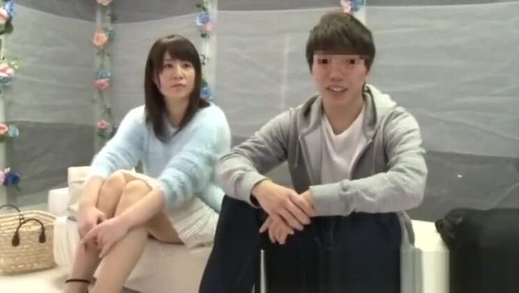 Japanische asiatische Teenager-Paar-Pornospiele Glasraum 32