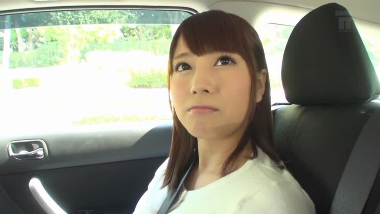 Die heißeste japanische Schlampe Minami Hatsukawa in einer unglaublichen Masturbations- und Lesben-JAV-Szene