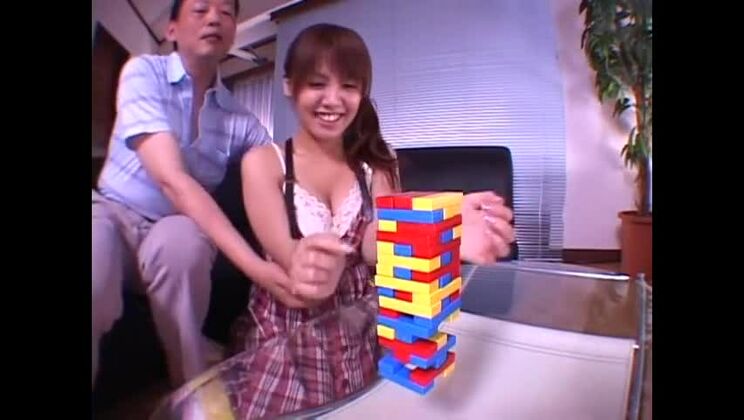 Exotisches japanisches Model Marin Minami in einem fantastischen JAV-Video