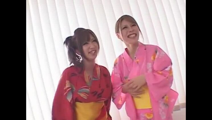 Das heißeste japanische Mädchen Haruka Sanada, Aya Hirai und Mye Tsukishima in der JAV-Szene von Fabulous MILFs