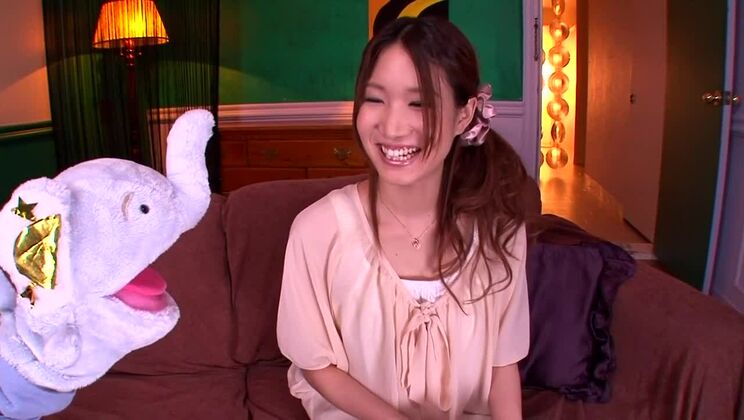 Die heißeste japanische Schlampe Mikuni Maisaki in einer fantastischen zensierten JAV-Szene mit Gesichtsspritzern und behaarten Körpern.