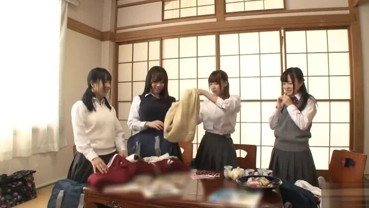 Japanische Schlampe in der exklusiven JAV-Filmversion ansehen