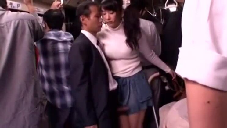 Schülerin im Zug begrapscht und vergewaltigt