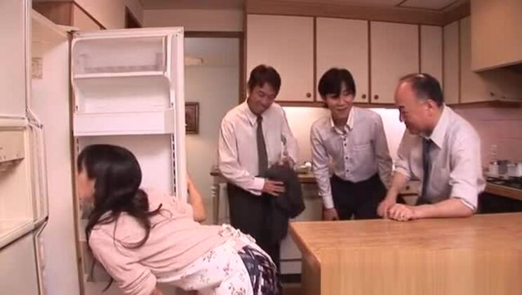 Exklusiver Gruppen-Sex für heiße Asiatin