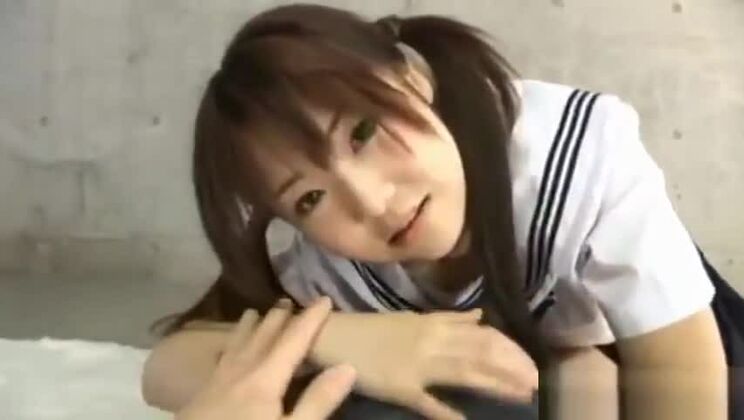 Asiatische Schönheit wird in Teil 2 eingeweiht