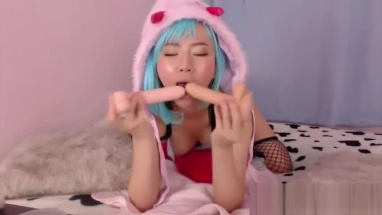 Japanerin, 18, Kyoto, mit einem haarigen Busch