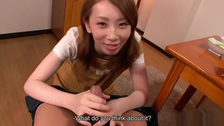 Ehefrau betrügt ihren Mann, indem sie einen Schwanz lutscht