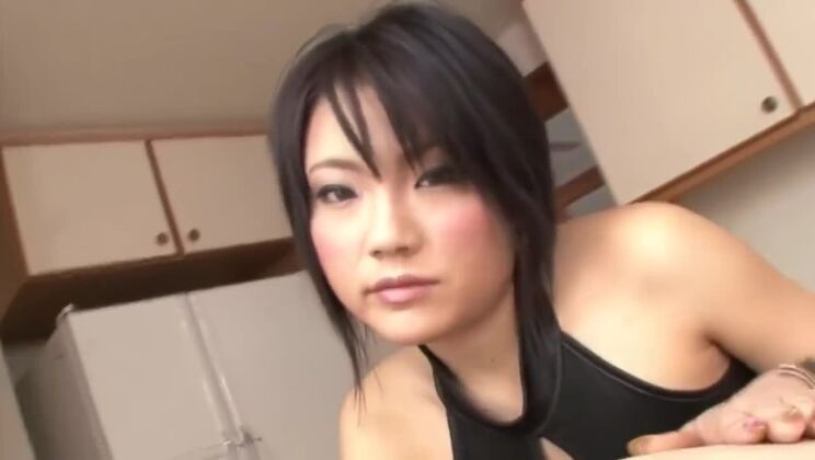 Kleiner asiatischer Blowjob