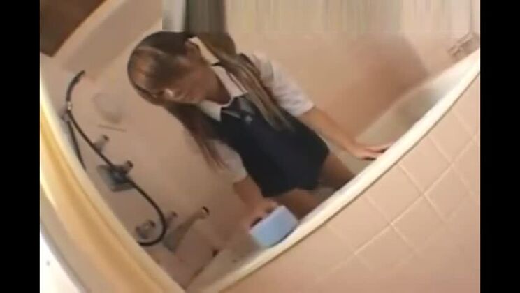 SNFD-002 Japanische Schulmädchen im Wetlook 2